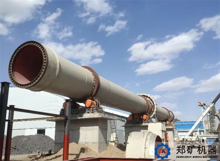 高嶺土回轉(zhuǎn)窯安裝現(xiàn)場(chǎng)